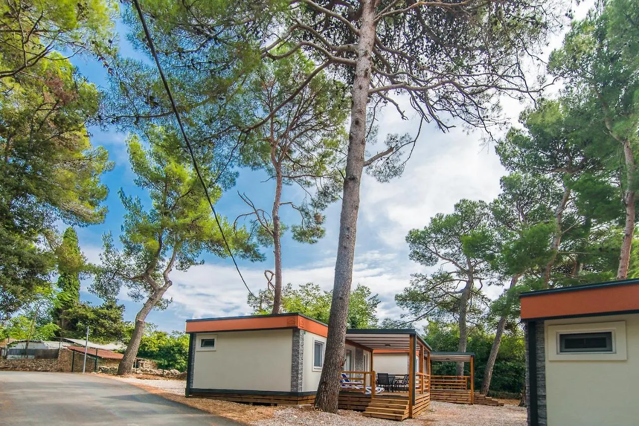 *** Szálloda Centinera Resort Banjole Horvátország
